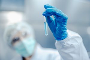 Diferenças entre medicamento sintético e biológico: o que muda no tratamento?